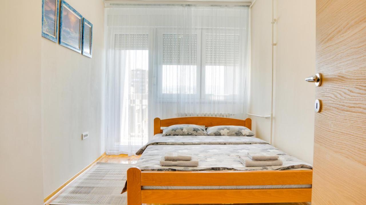 Appartement Milica 65M2, Free Parking & Wi-Fi à Novi Sad Extérieur photo